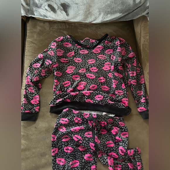 NWT Love to Sleep Pajama Set - Picture 3 of 11